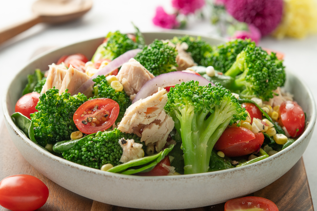 Broccoli & Spinach Salad with Tuna